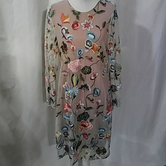 Ladies dress - Picture 2 of 6